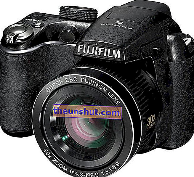 Fujifilm Finepix S4000, fotocamera compatta con zoom super lungo e funzione macro 3