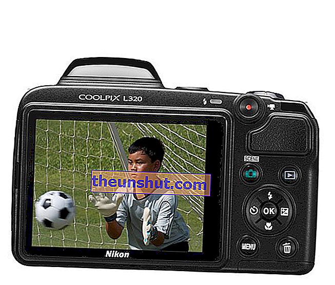 Nikon COOLPIX L320, fotocamera con superzoom 1