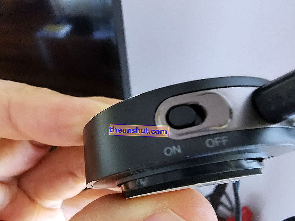 Come collegare un auricolare wireless a un vecchio televisore senza Bluetooth 1