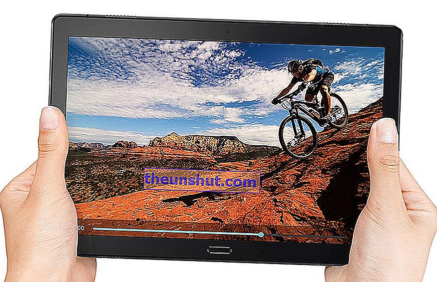 Lenovo Tab P10, un tablet per il tempo libero con quattro altoparlanti