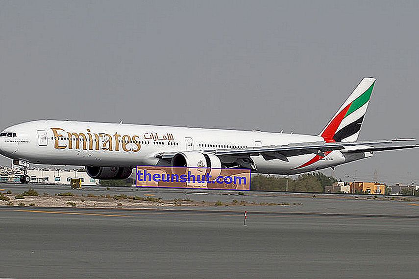 Boeing_777-31H-ER, _Emirates