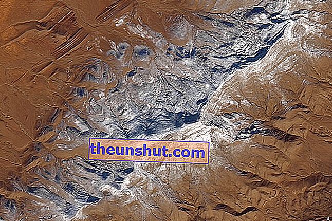 Приголомшливі фотографії засніженої пустелі Сахара 1