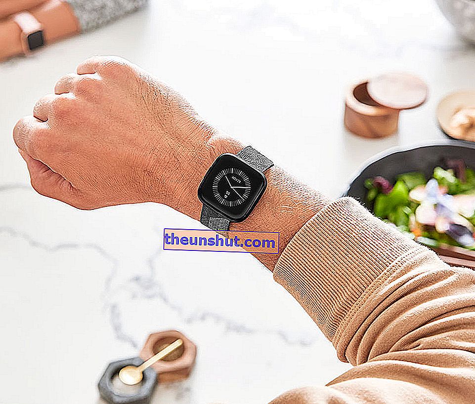 Fitbit Versa 2, et smartwatch, der kan nedsænkes op til 50 meter 1