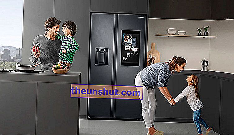 відображаються основні функції сімейних функцій підключених холодильників Samsung Family Hub