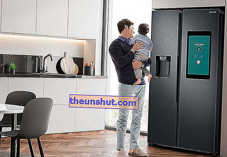 називаються ключові особливості підключених холодильників Samsung Family Hub