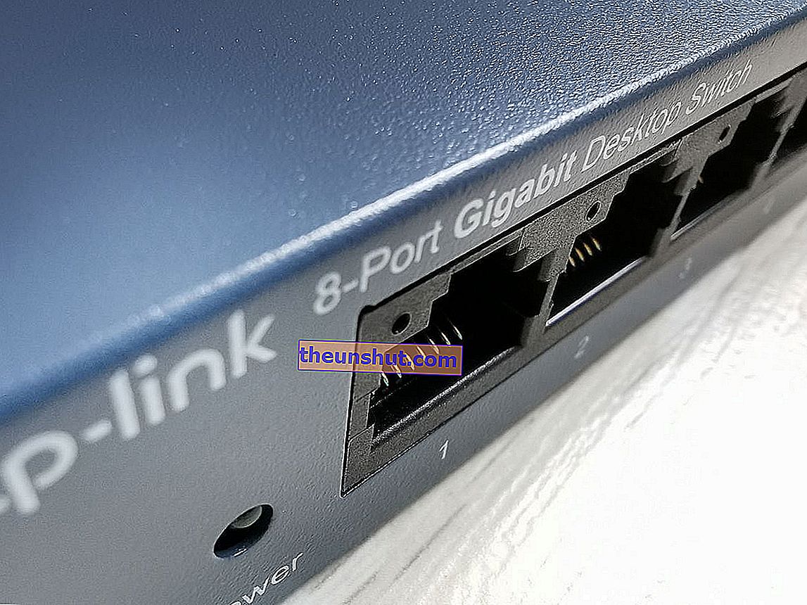 TP-Link-LS108G-porter detalj