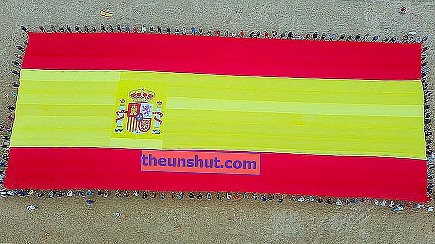 най-големият испански флаг vox