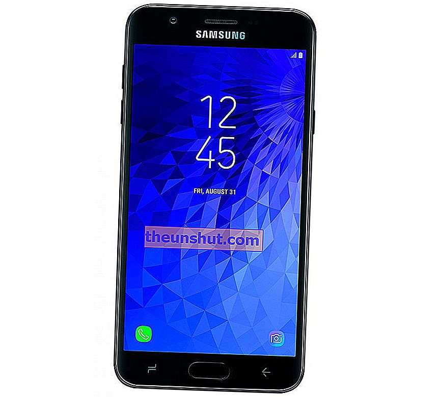 Samsung Galaxy J7 2018, alap mobil klasszikus kivitelben és fényes kamerával