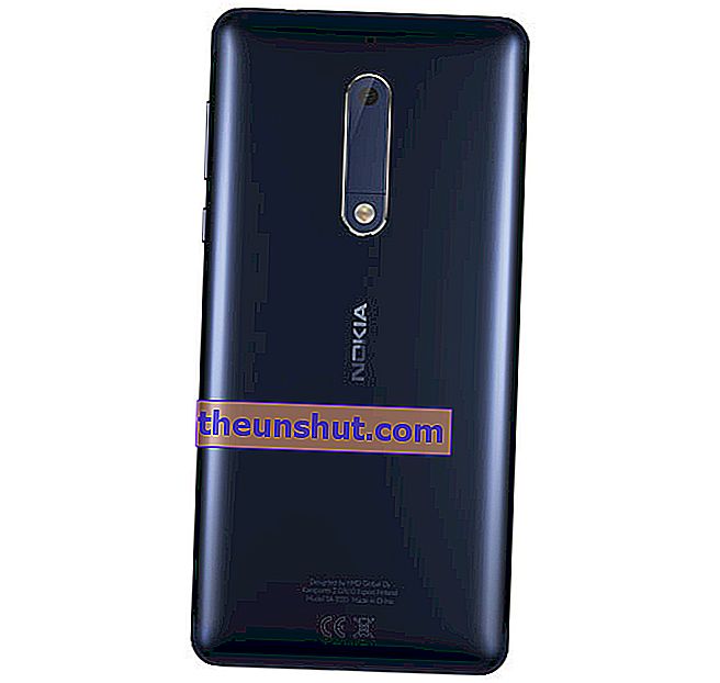 Lancio posteriore del Nokia 5 in blu