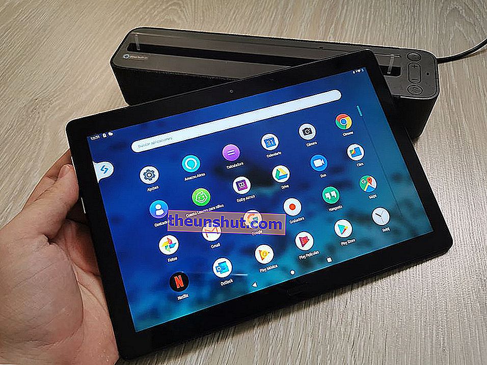 Full HD zaslon Lenovo Smart Tab P10