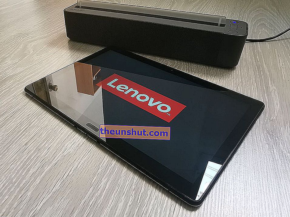Lenovo Smart Tab P10, tableta 2x1 care devine un ecran inteligent