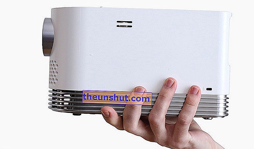 projektorer med Smart TV HF80JS